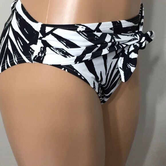 Carmen Marc Valvo floral bikini. NWT - Picture 11 of 12